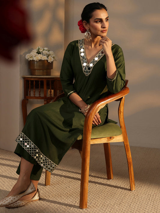 Green Embellished Silk Blend Straight Kurta Set